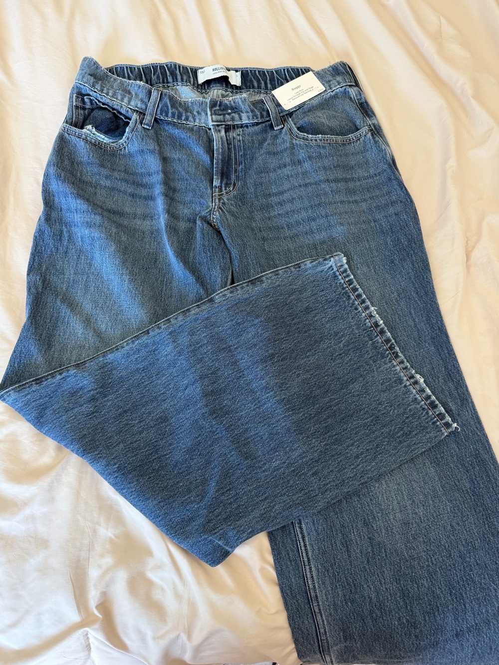 Hollister Women's Baggy Relaxed-Leg Low Rise Denim Jeans in Blue Wash size Large